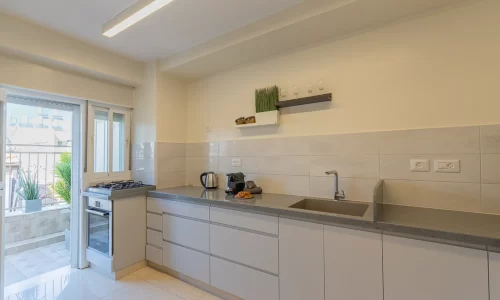 12 easy-vacations.com דירת אירוח חברת שס 18