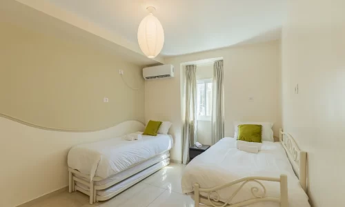 2 easy-vacations.com דירת אירוח חברת שס 18